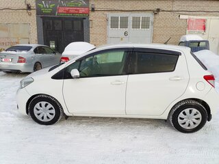 2013 Toyota Vitz III (XP130), белый, 950000 рублей, вид 4