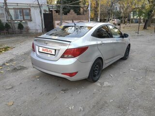 2015 Hyundai Solaris I Рестайлинг, серебристый, 800000 рублей, вид 4