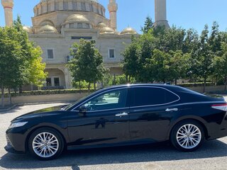 2018 Toyota Camry VIII (XV70), чёрный, 2899999 рублей, вид 2