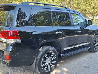 2016 Toyota Land Cruiser 200 Series Рестайлинг 2, чёрный, 6850000 рублей, вид 4