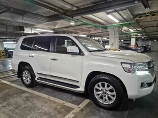 2016 Toyota Land Cruiser 200 Series Рестайлинг 2, белый, 5100000 рублей, вид 4