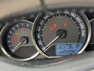 2013 Toyota Corolla XI (E160, E170, E180), белый, 1550000 рублей, вид 5