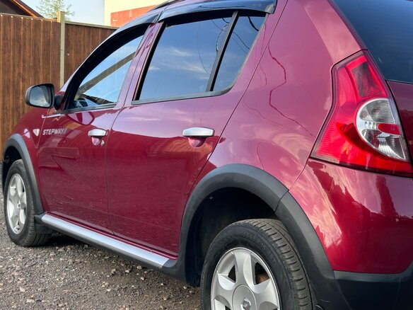 2011 Renault Sandero Stepway I, красный, 620000 рублей - вид 2