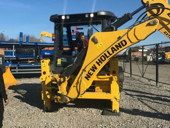 2023 New Holland B80B, жёлтый - вид 15