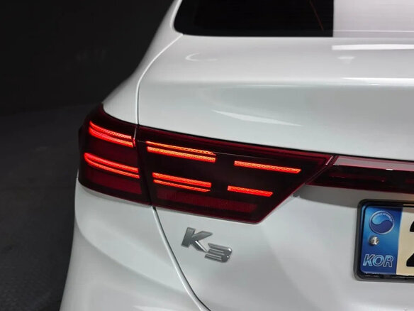 2021 Kia K3 II Рестайлинг, белый - вид 3