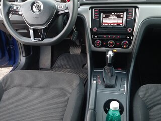 2016 Volkswagen Passat (North America and China) I Рестайлинг, синий, 1850000 рублей, вид 5