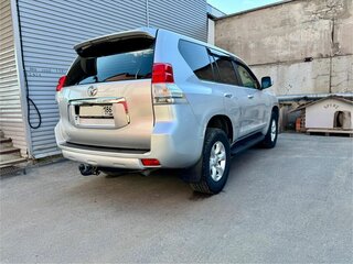 2012 Toyota Land Cruiser Prado 150 Series, серебристый, 3100000 рублей, вид 3
