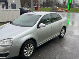 2010 Volkswagen Jetta V, серебристый, 639000 рублей, вид 4