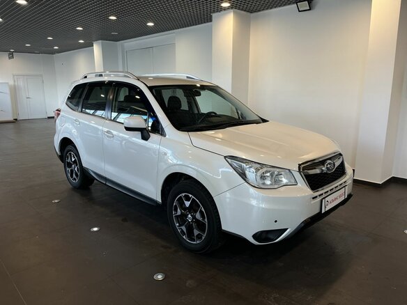 2015 Subaru Forester IV Рестайлинг, белый, 1425000 рублей