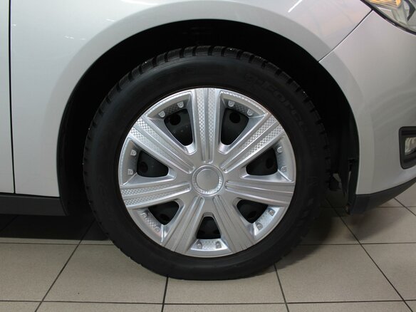 2015 Ford Focus III Рестайлинг, серебристый - вид 4