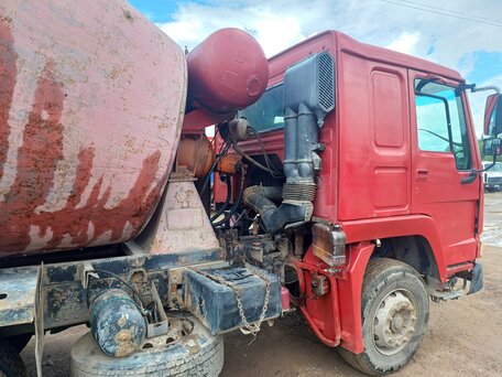 2007 Sinotruk Howo Миксер, красный, 1600000 рублей, вид 5