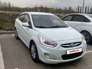 2013 Hyundai Solaris I, белый, 737000 рублей, вид 3