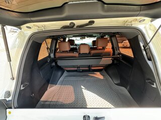 2020 Toyota Land Cruiser 200 Series Рестайлинг 2, белый, 8900000 рублей, вид 4