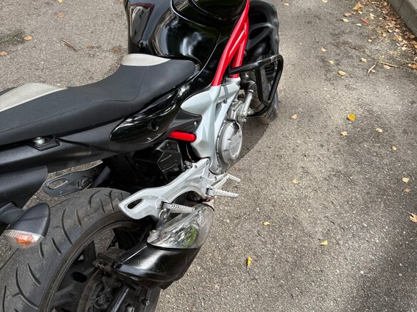 2011 Suzuki SFV 650 Gladius, чёрный, 330000 рублей - вид 5
