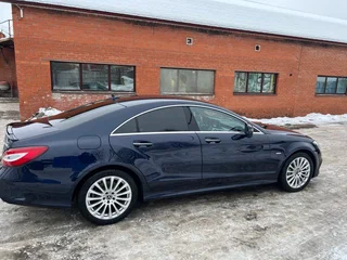 2017 Mercedes-Benz CLS 400 II (C218) Рестайлинг, синий, 5500000 рублей, вид 5