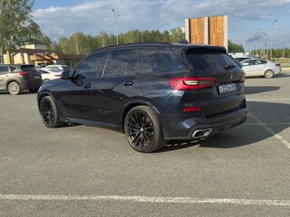 2020 BMW X5 30d IV (G05/G18), чёрный, 6490000 рублей, вид 4