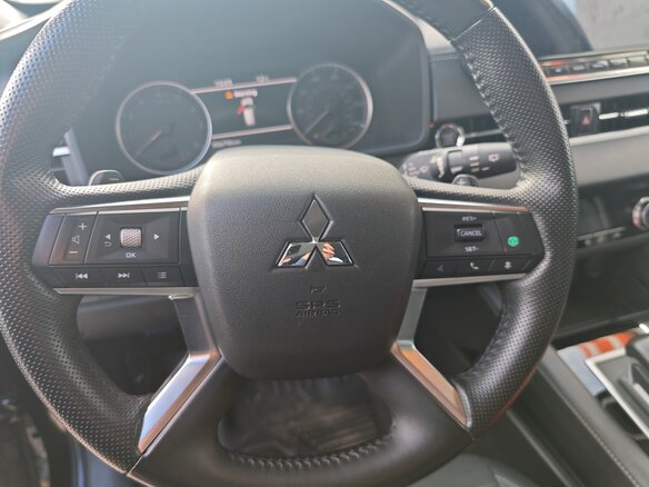 2021 Mitsubishi Outlander IV, чёрный, 3350000 рублей - вид 12