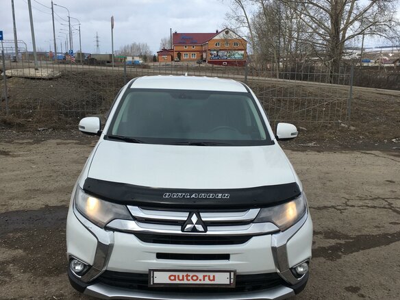 2018 Mitsubishi Outlander III Рестайлинг 2, белый - вид 2
