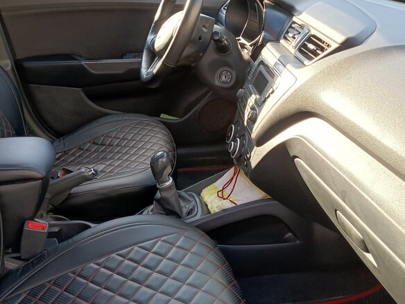 2013 Kia Rio 5-speed III, чёрный, 800000 рублей - вид 13