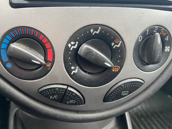 2003 Ford Focus I Рестайлинг, серый - вид 17