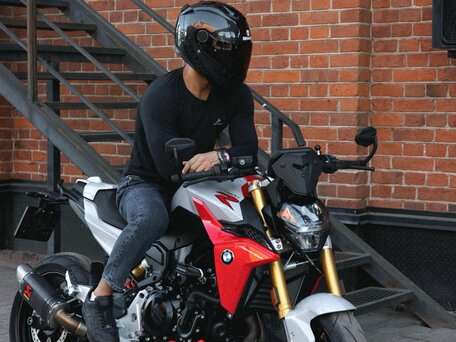 2020 BMW F 900 R, красный, 1100000 рублей, вид 1