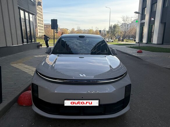 2025 Li Auto (Lixiang) L6 I, серебристый, 4550000 рублей - вид 2