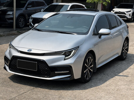 2022 Toyota Levin XII (E210) Рестайлинг, серебристый, 1689000 рублей, вид 3