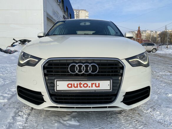 2010 Audi A1 I (8X), белый - вид 1