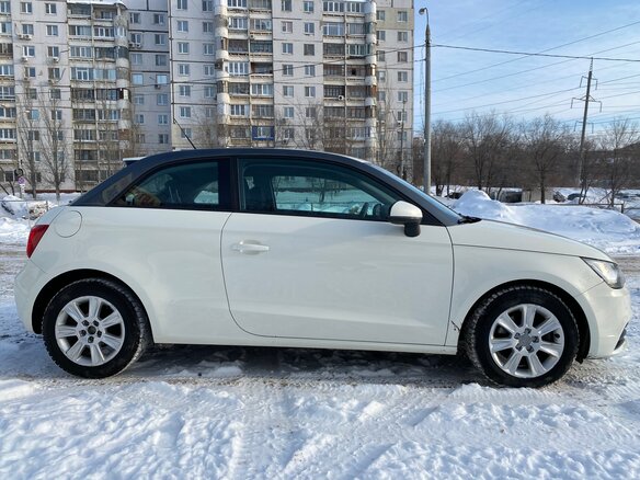 2010 Audi A1 I (8X), белый - вид 2