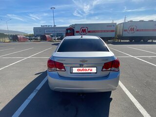 2015 Chevrolet Cruze I Рестайлинг, серебристый, 680000 рублей, вид 4