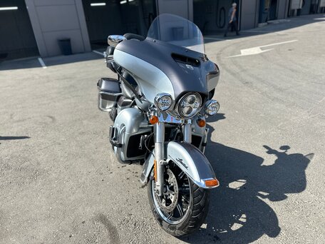 2014 Harley-Davidson Electra Glide, серебристый, 1100000 рублей, вид 1