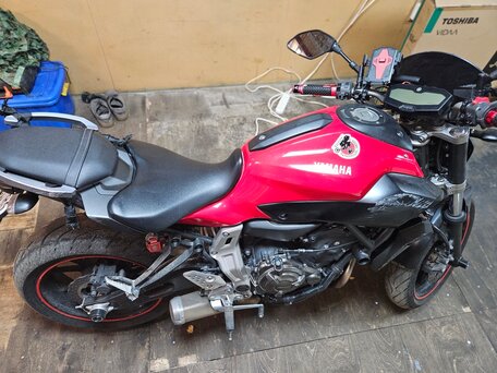 2015 Yamaha MT-07 (FZ-07), красный, 680000 рублей, вид 3