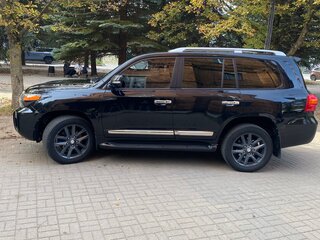 2014 Toyota Land Cruiser 200 Series Рестайлинг 1, чёрный, 3555000 рублей, вид 4