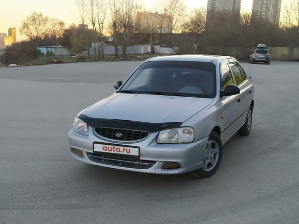 2004 Hyundai Accent II Рестайлинг, серебристый - вид 1