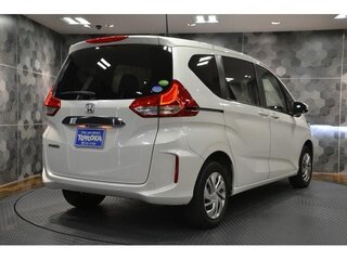 2020 Honda Freed II Рестайлинг, белый, 1270000 рублей, вид 3