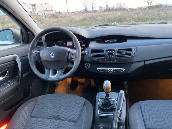 2008 Renault Laguna III, белый - вид 9