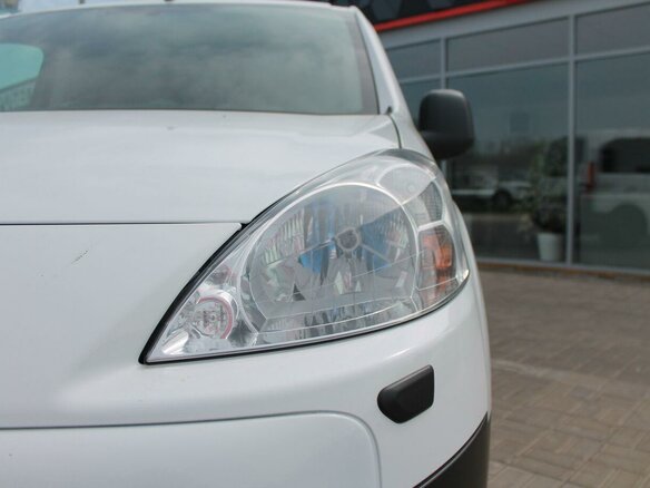 2010 Peugeot Partner II, белый - вид 8