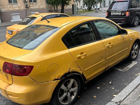 2003 Mazda 3 I (BK), жёлтый, 100000 рублей - вид 3
