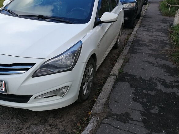 2016 Hyundai Solaris I Рестайлинг, белый, 900000 рублей