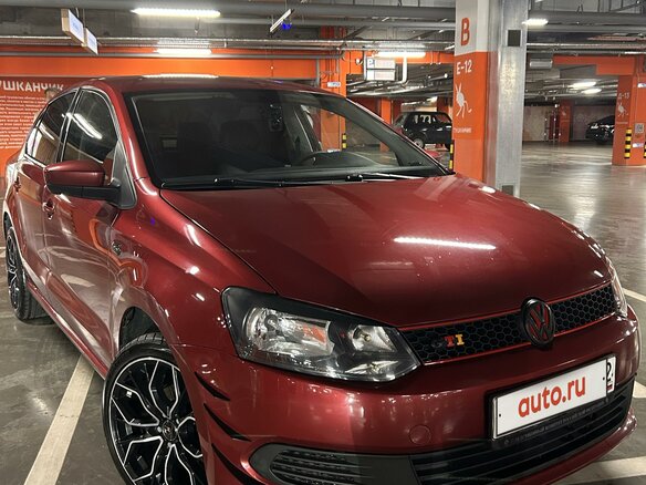 2014 Volkswagen Polo V, красный, 999999 рублей - вид 4
