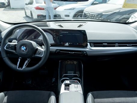 2026 BMW X1 Long 25Li xDrive III (U11/U12), чёрный, 5560000 рублей, вид 3