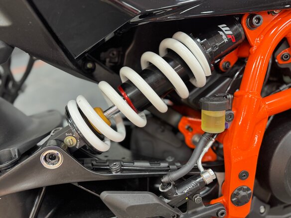 2025 KTM 390 Duke, золотистый, 699000 рублей - вид 13