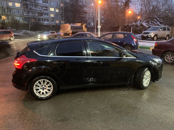 2011 Ford Focus III, чёрный - вид 3