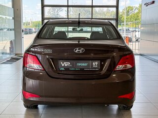 2016 Hyundai Solaris I Рестайлинг, коричневый, 747000 рублей, вид 4