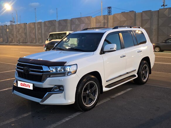 2016 Toyota Land Cruiser 200 Series Рестайлинг 2, белый, 5700000 рублей