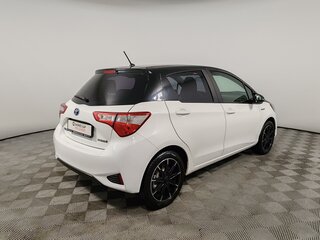 2017 Toyota Yaris III Рестайлинг 2, белый, 1375000 рублей, вид 5