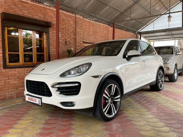 2011 Porsche Cayenne Turbo II (958), белый, 2400000 рублей