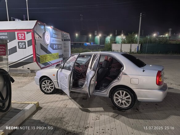 2010 Hyundai Accent ТагАЗ II, серебристый, 580000 рублей - вид 2