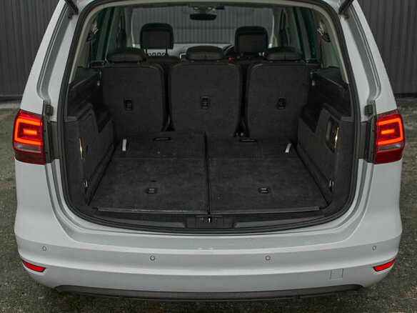 2017 Volkswagen Sharan II Рестайлинг, белый - вид 8