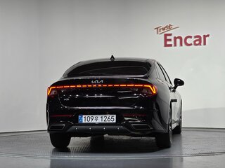 2023 Kia K5 III, чёрный, 2355007 рублей, вид 4